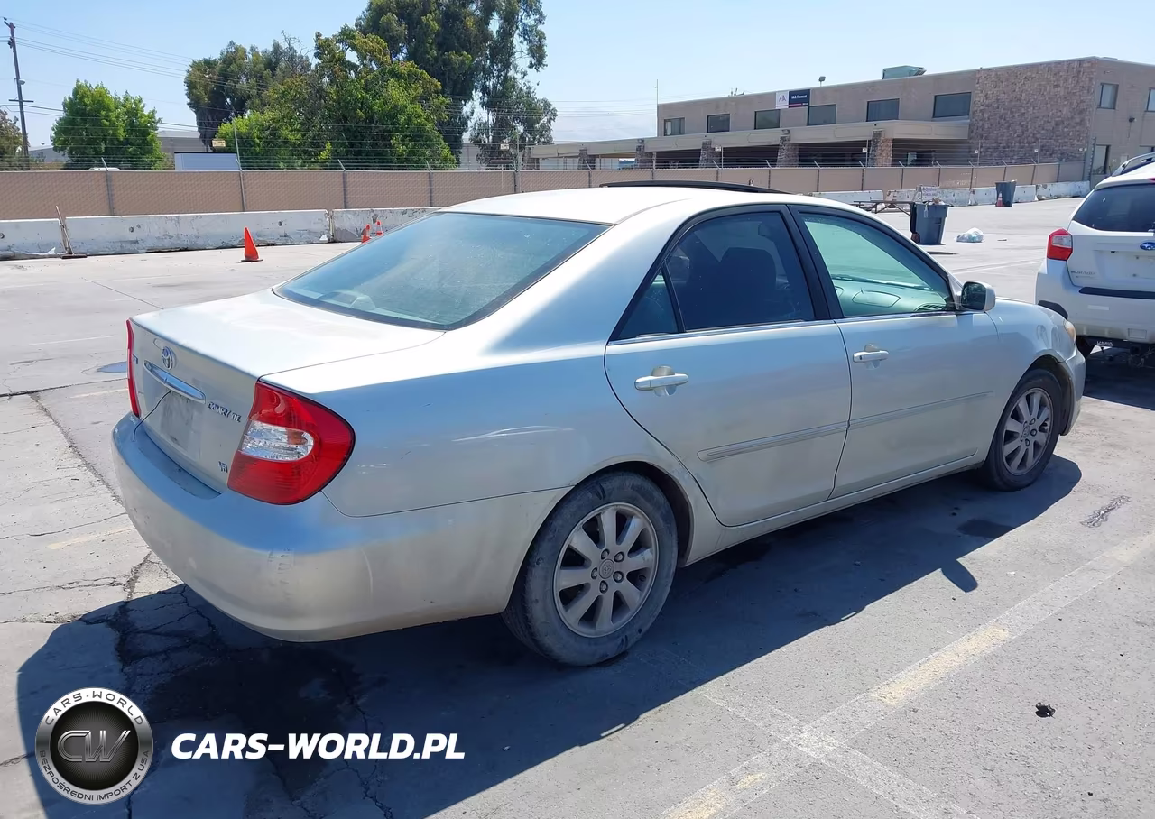 2002 Toyota Camry Xle VIN:JTDBF30K020033111 - 4
