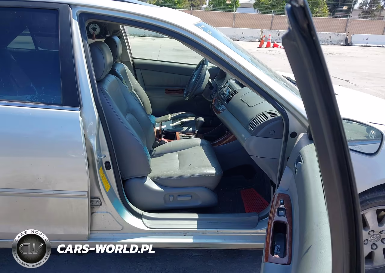 2002 Toyota Camry Xle VIN:JTDBF30K020033111 - 5