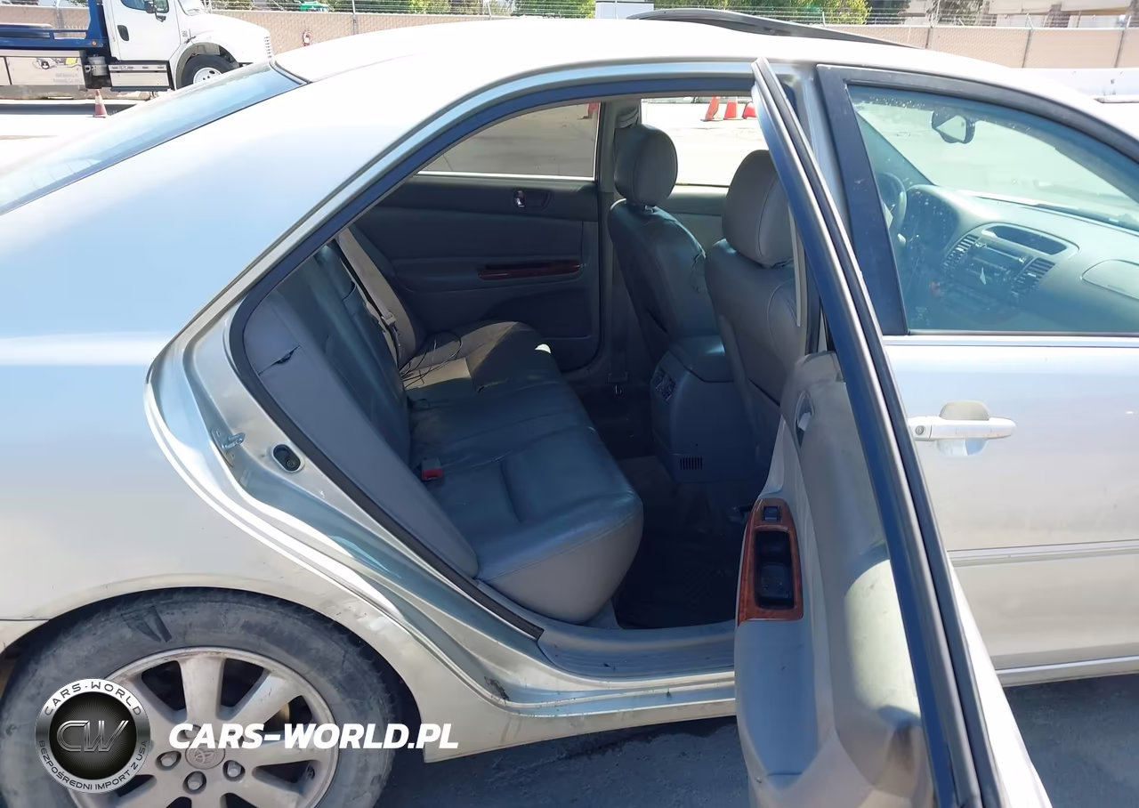 2002 Toyota Camry Xle VIN:JTDBF30K020033111 - 8