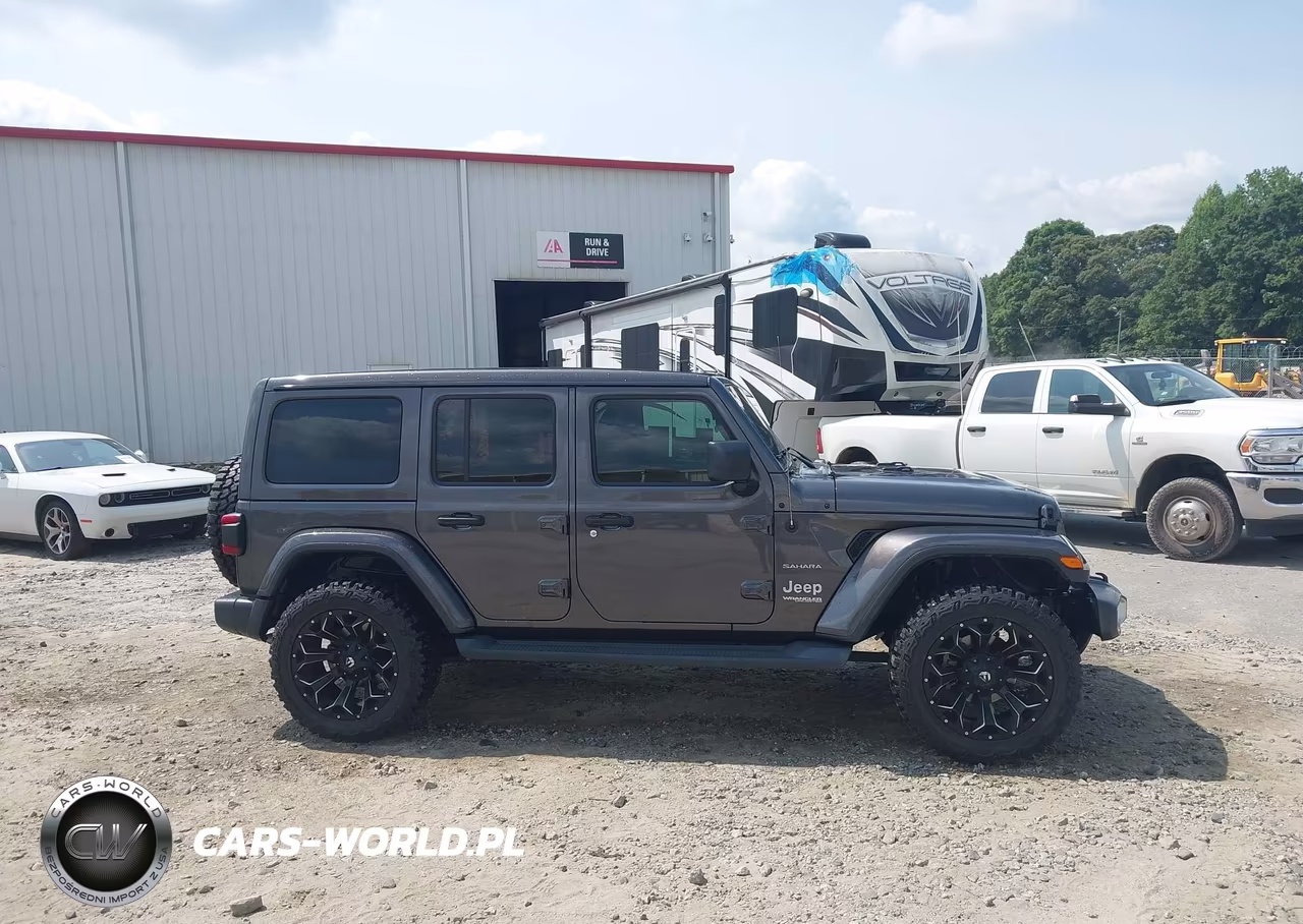 2020 Jeep Wrangler Unlimited Sahara 4X4 VIN:1C4HJXEGXLW119657 - 13