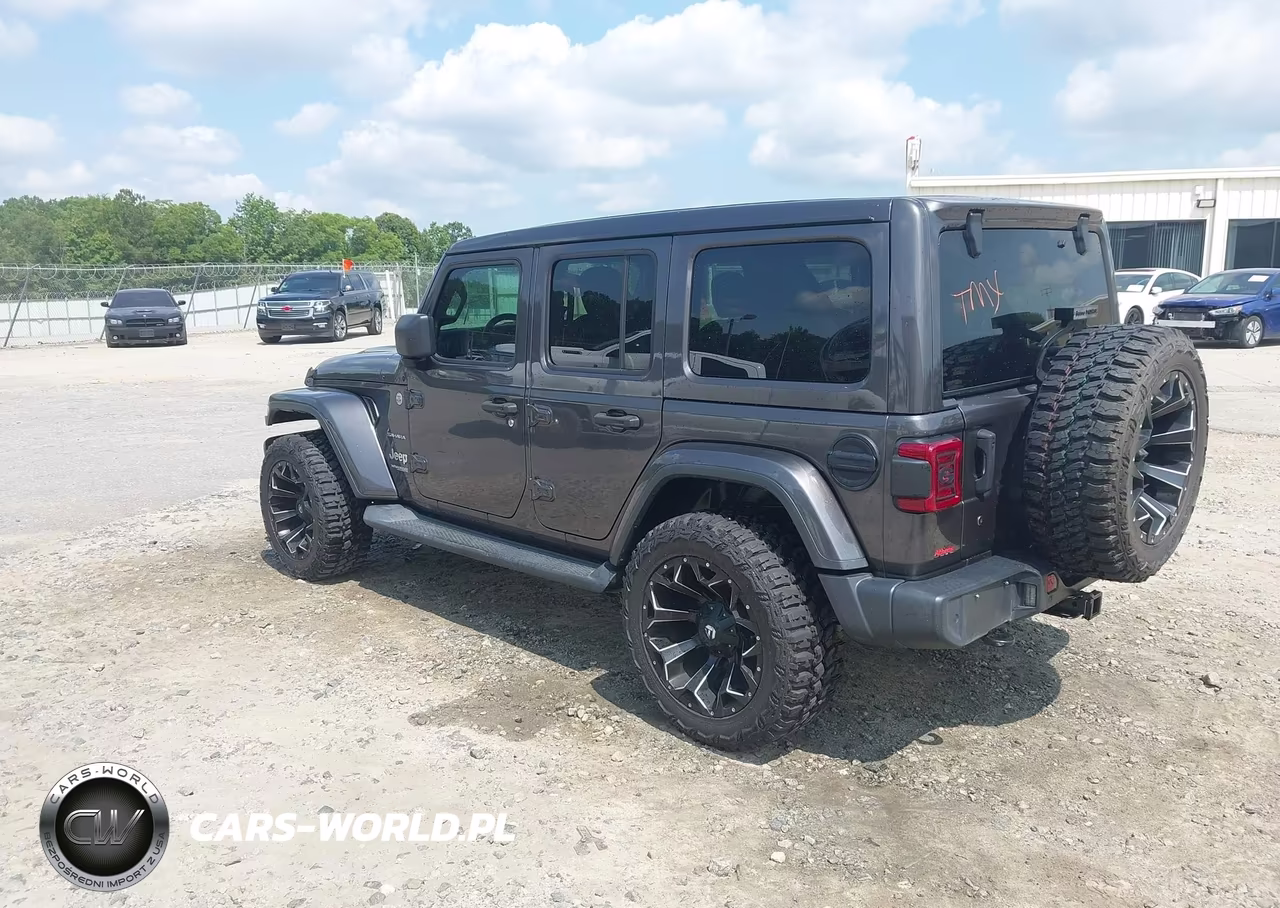 2020 Jeep Wrangler Unlimited Sahara 4X4 VIN:1C4HJXEGXLW119657 - 3