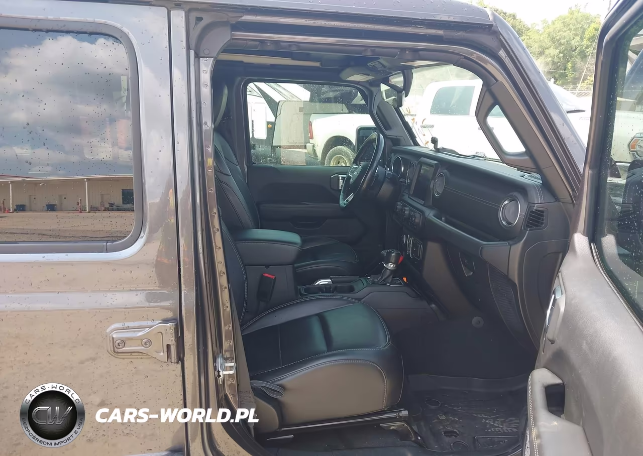 2020 Jeep Wrangler Unlimited Sahara 4X4 VIN:1C4HJXEGXLW119657 - 5