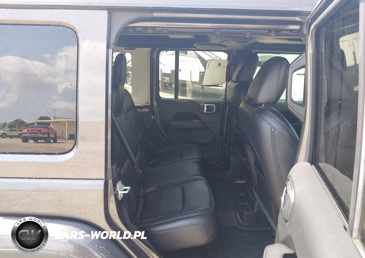2020 Jeep Wrangler Unlimited Sahara 4X4 VIN:1C4HJXEGXLW119657 - 8