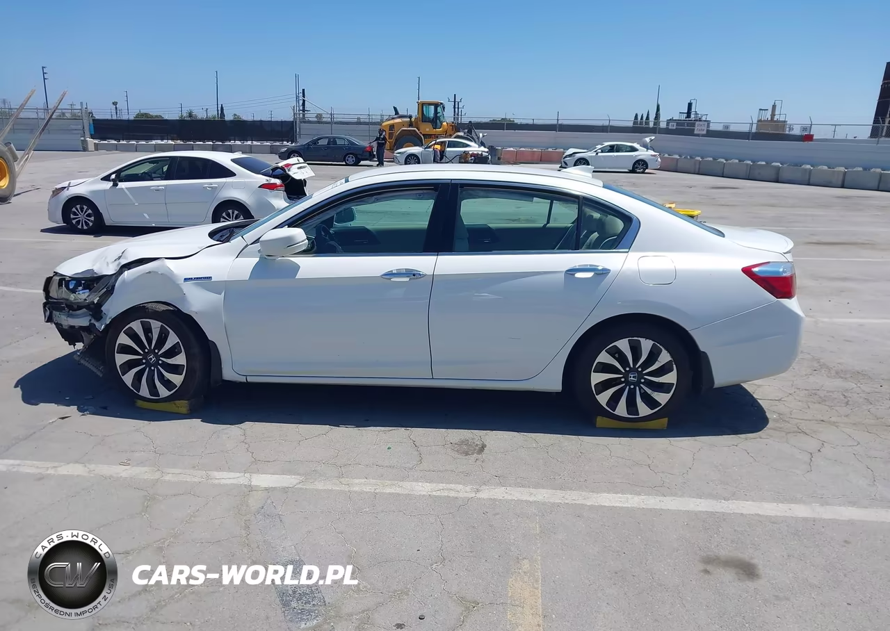 2015 Honda Accord Hybrid VIN:1HGCR6F37FA008687 - 14