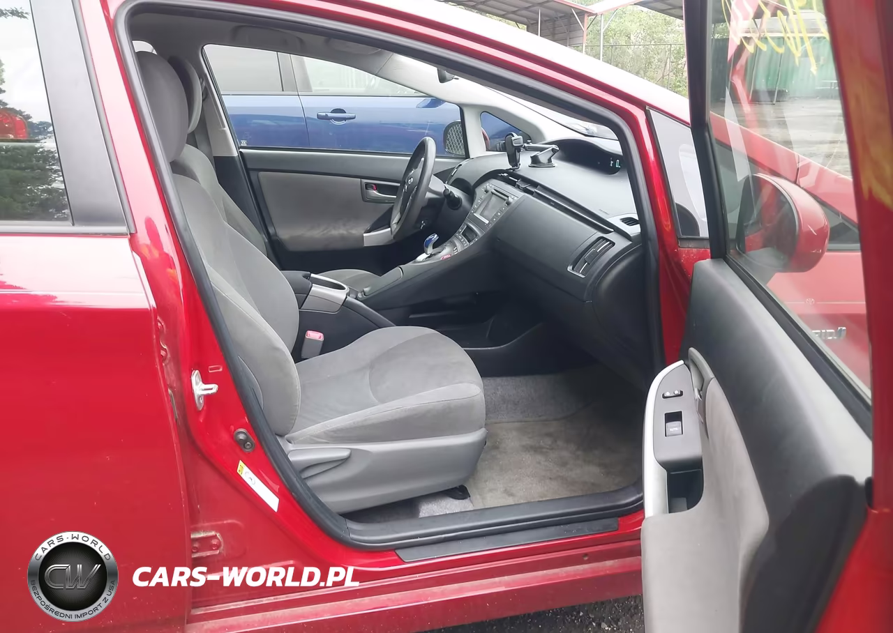 2013 Toyota Prius Two VIN:JTDKN3DU7D1618585 - 5