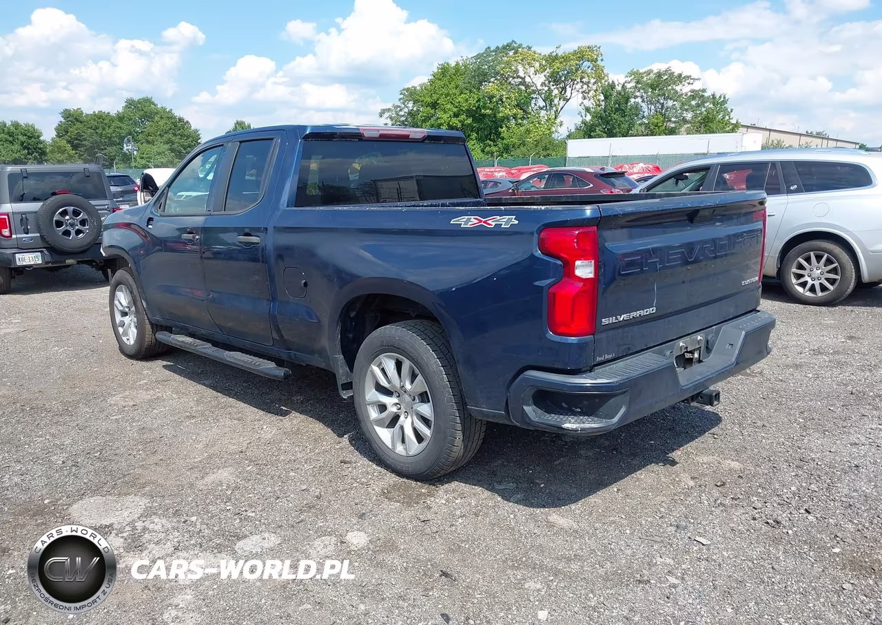 2020 Chevrolet Silverado 1500 4Wd Standard Bed Custom VIN:1GCRYBEK4LZ248239 - 3