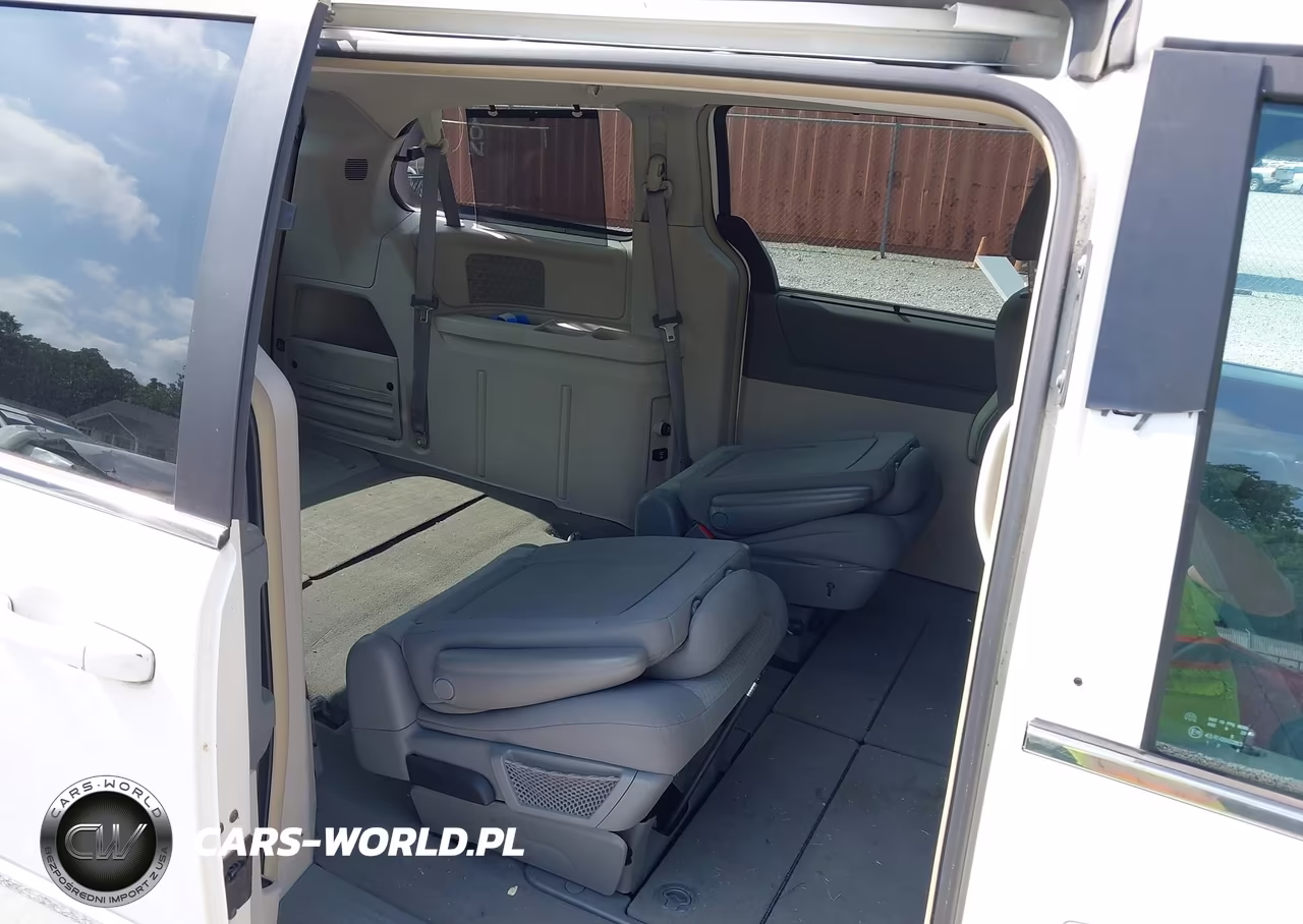 2009 Chrysler Town & Country Touring VIN:2A8HR54109R609061 - 8