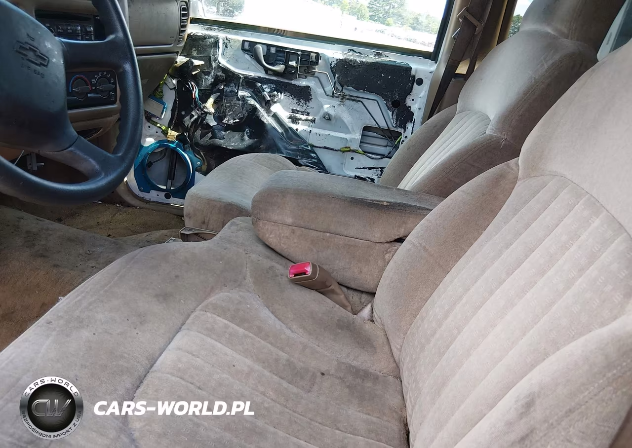 2000 Chevrolet Blazer Ls VIN:1GNCS13W0Y2161789 - 5