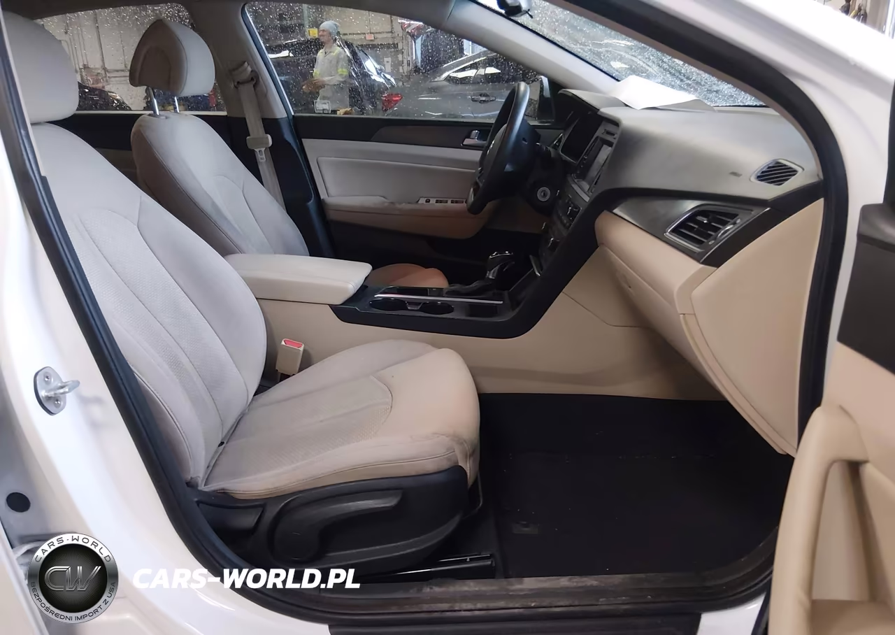 2017 Hyundai Sonata Sport VIN:5NPE34AF4HH555586 - 5