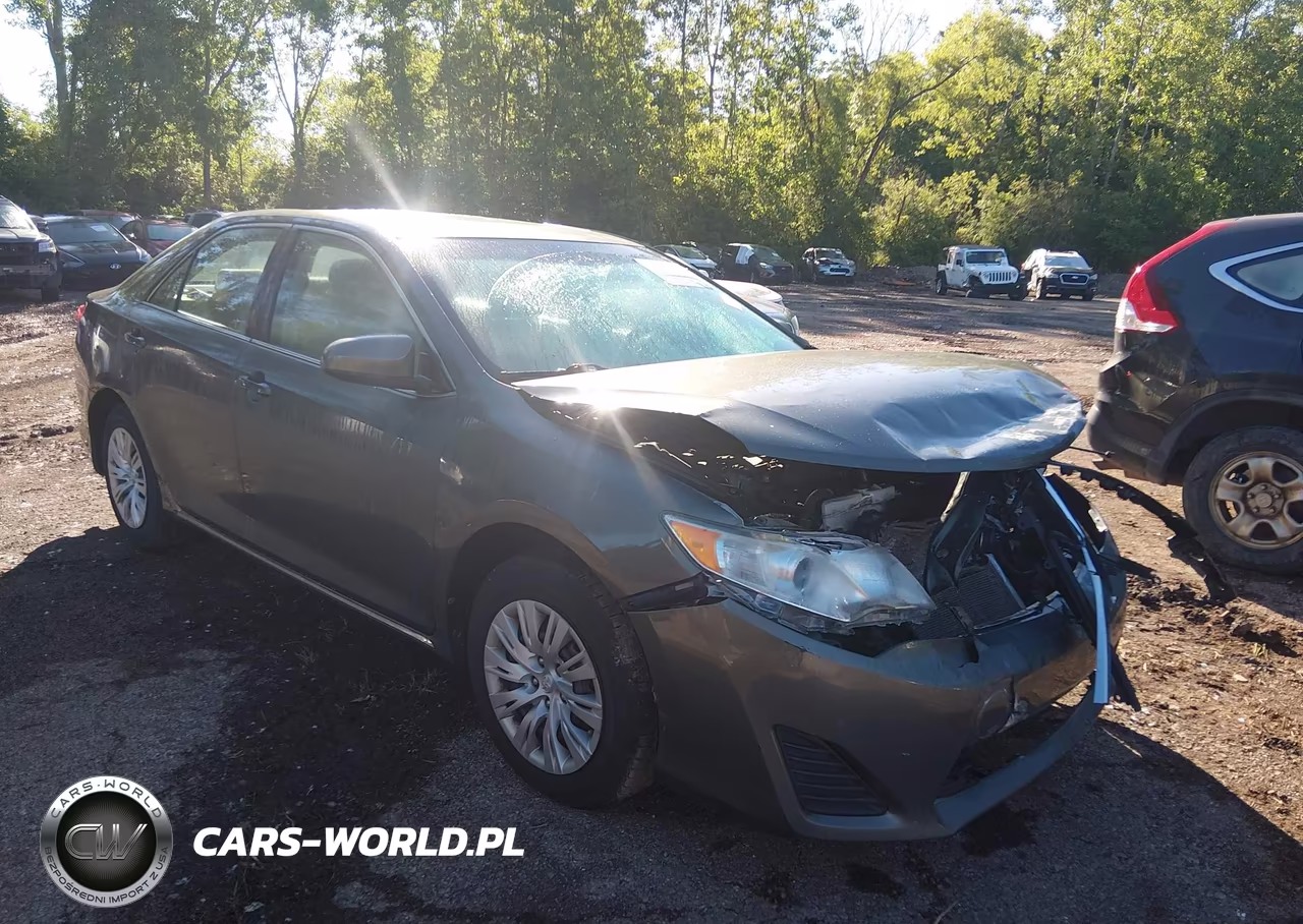 2013 Toyota Camry Le – zdjęcie 1 z 16