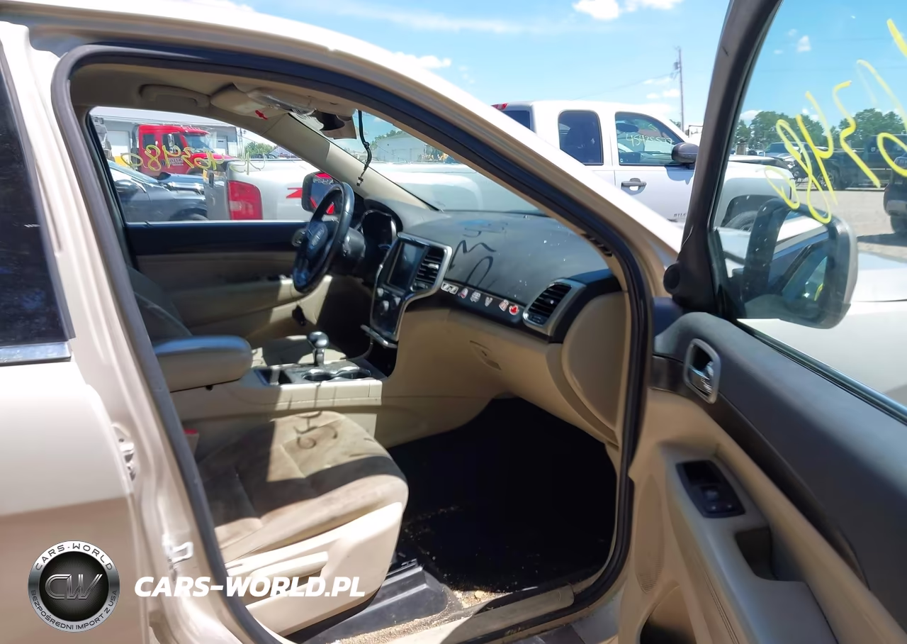 2015 Jeep Grand Cherokee Laredo VIN:1C4RJFAG6FC660411 - 5