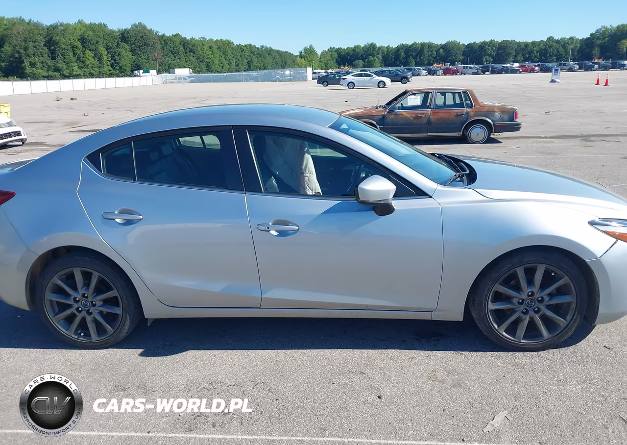 2018 Mazda Mazda3 Touring VIN:3MZBN1V32JM205981 - 13