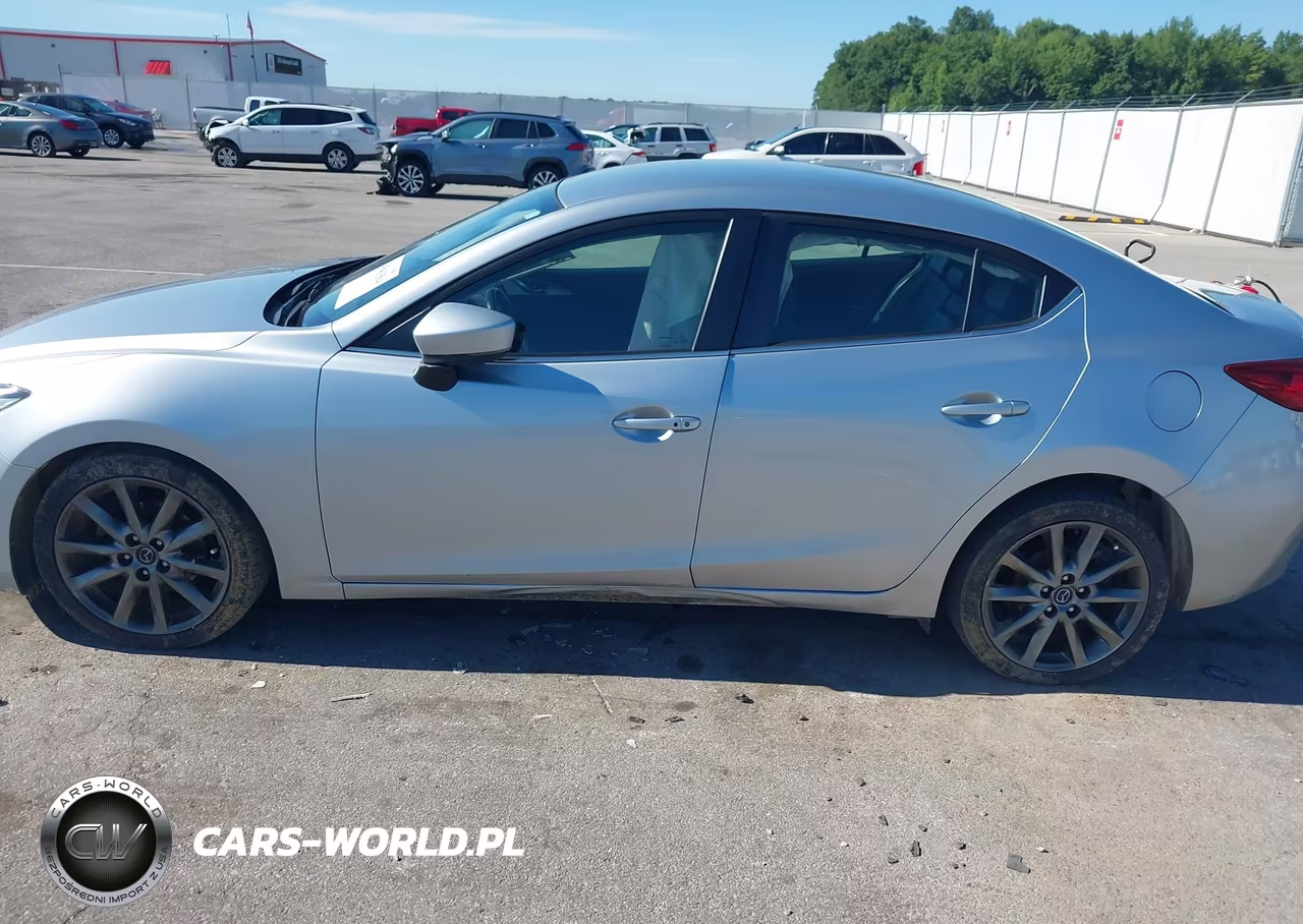 2018 Mazda Mazda3 Touring VIN:3MZBN1V32JM205981 - 14