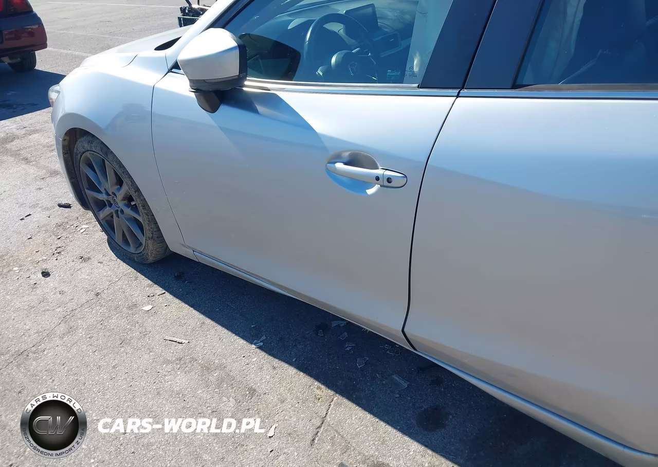 2018 Mazda Mazda3 Touring VIN:3MZBN1V32JM205981 - 17
