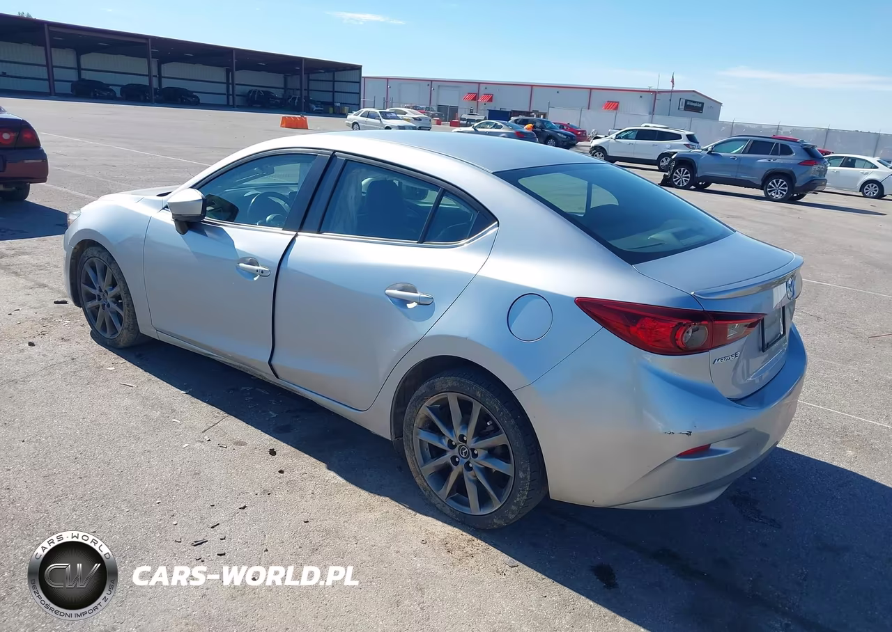 2018 Mazda Mazda3 Touring VIN:3MZBN1V32JM205981 - 3