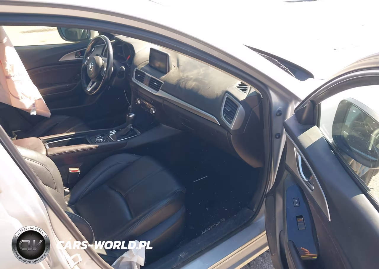 2018 Mazda Mazda3 Touring VIN:3MZBN1V32JM205981 - 5