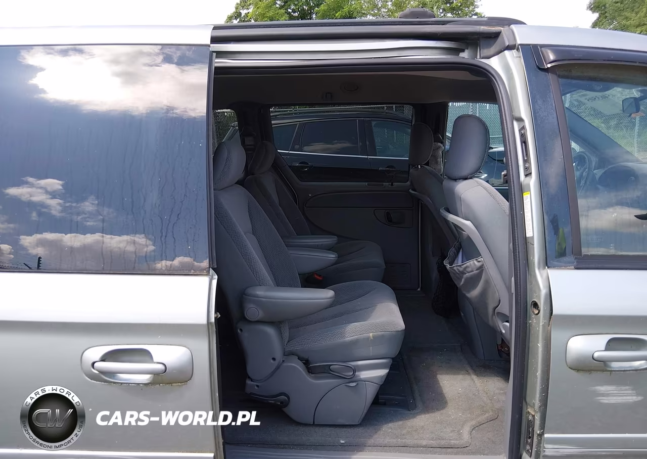 2004 Chrysler Town And Country VIN:2C4GP44R74R589358 - 8