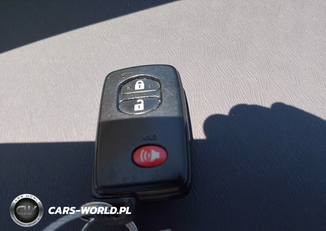 2011 Toyota Prius Two VIN:JTDKN3DU2B1385633 - 11