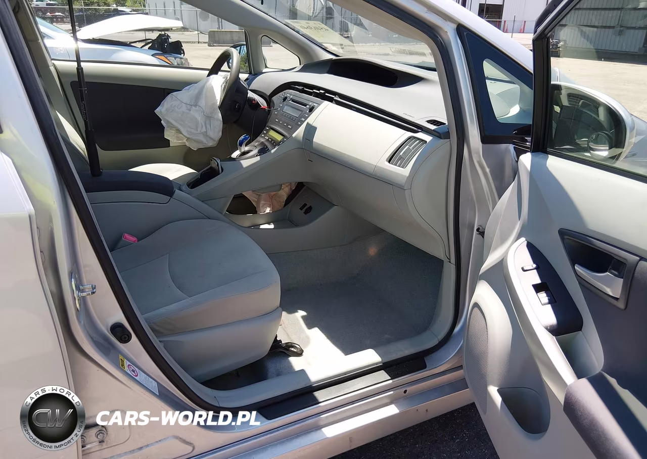 2011 Toyota Prius Two VIN:JTDKN3DU2B1385633 - 5