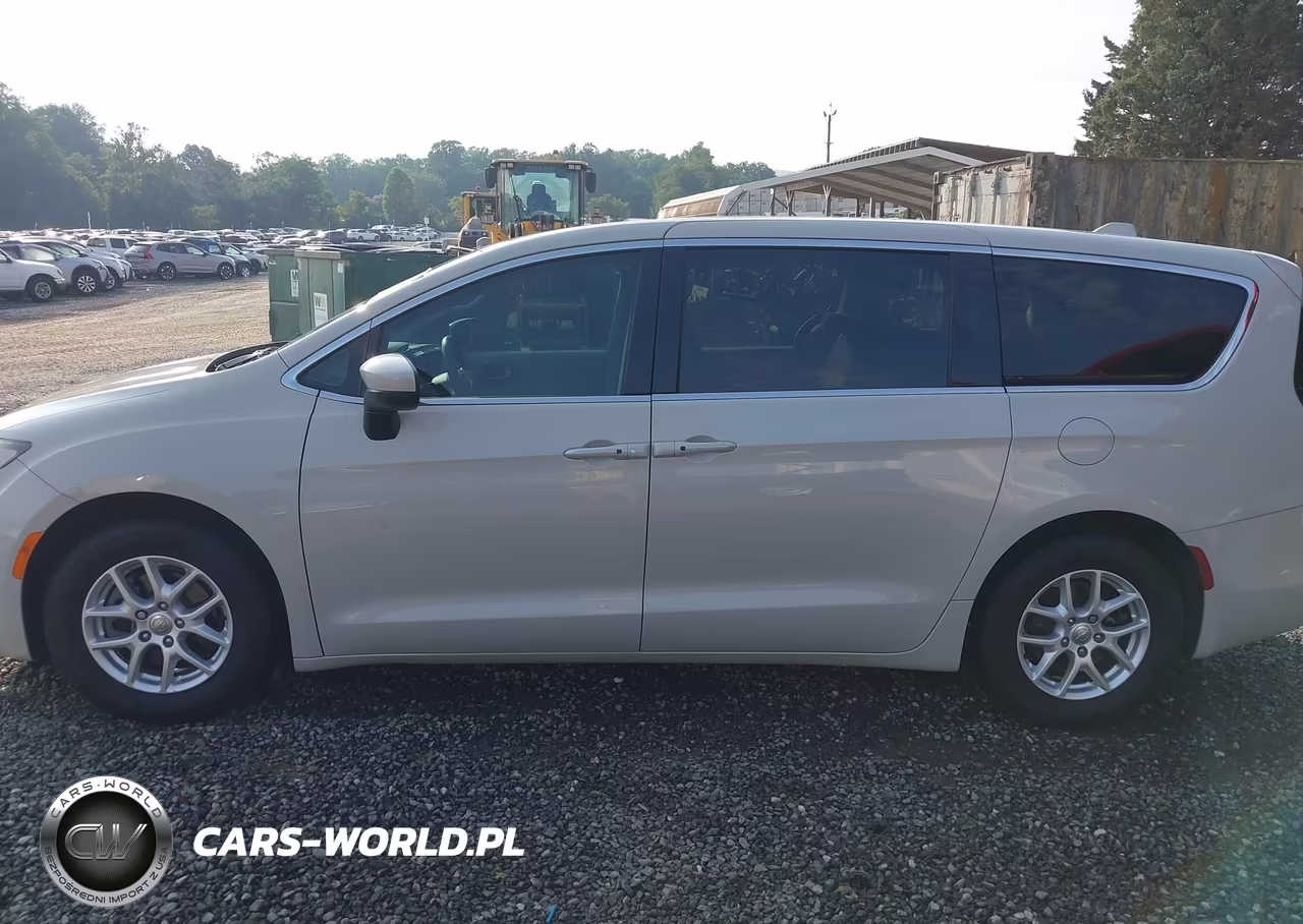 2017 Chrysler Pacifica Touring VIN:2C4RC1DG9HR633593 - 14