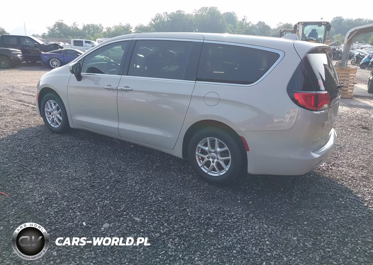 2017 Chrysler Pacifica Touring VIN:2C4RC1DG9HR633593 - 3
