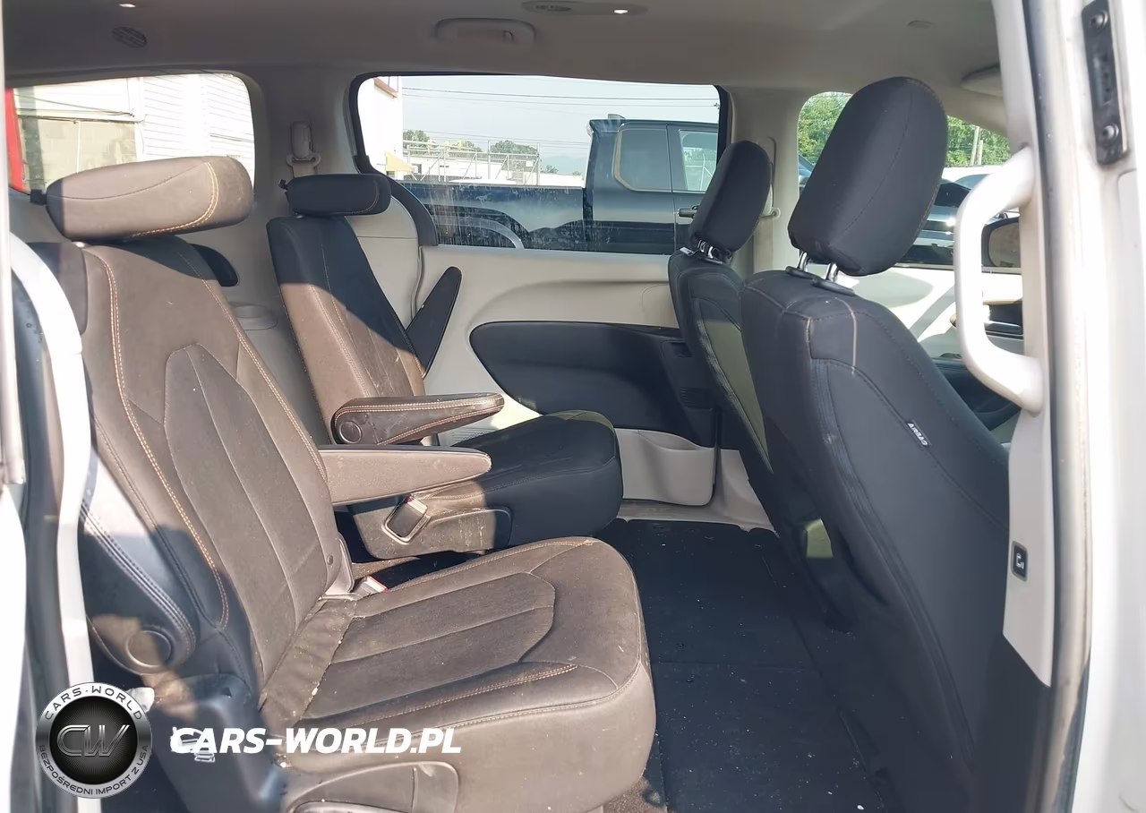 2017 Chrysler Pacifica Touring VIN:2C4RC1DG9HR633593 - 8