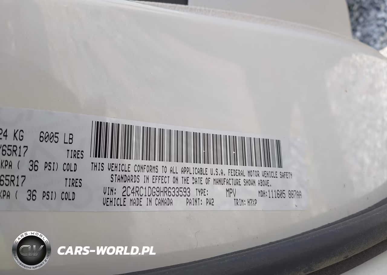 2017 Chrysler Pacifica Touring VIN:2C4RC1DG9HR633593 - 9
