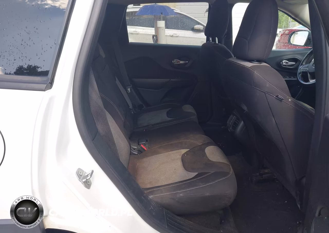 2016 Jeep Cherokee Altitude VIN:1C4PJLAB8GW372786 - 8