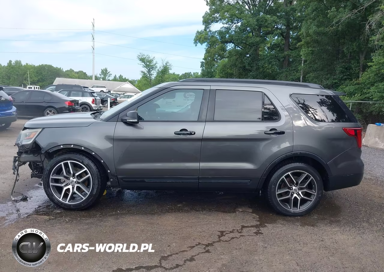 2016 Ford Explorer Sport VIN:1FM5K8GT6GGB15956 - 14