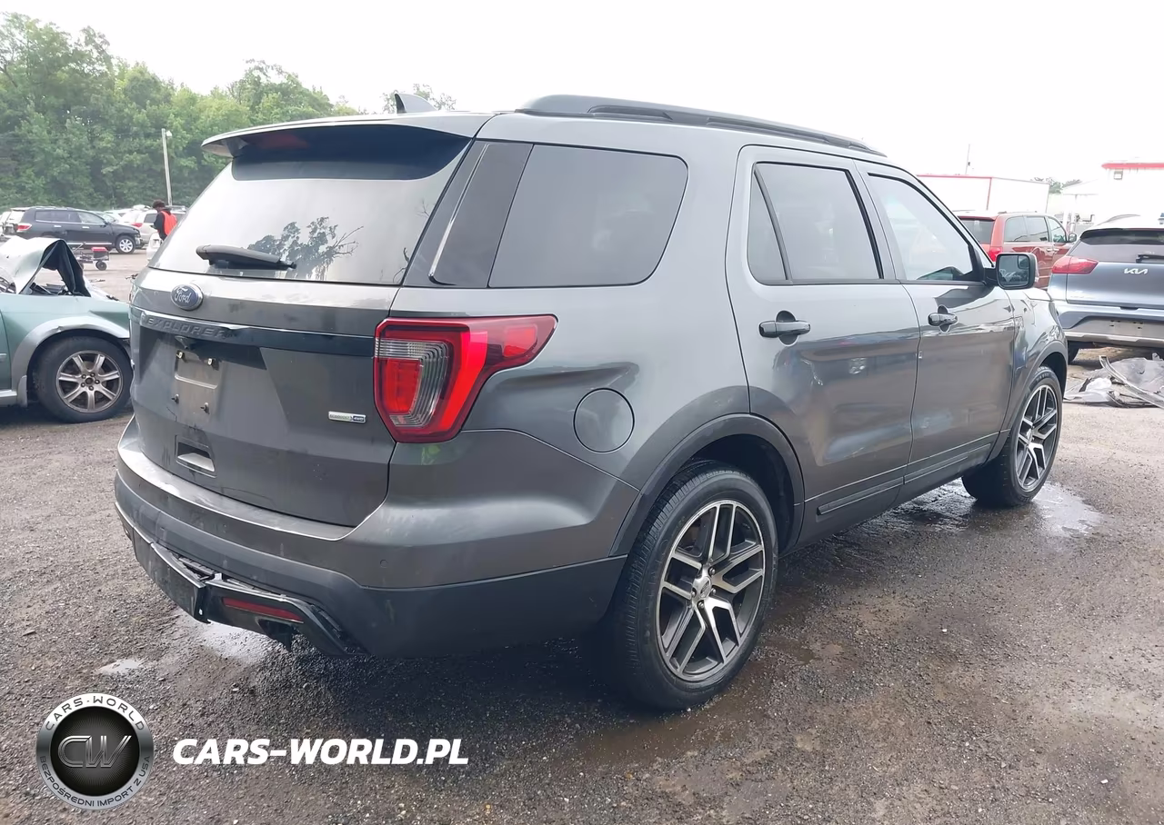 2016 Ford Explorer Sport VIN:1FM5K8GT6GGB15956 - 4