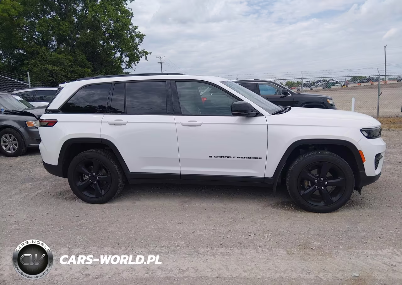 2023 Jeep Grand Cherokee Altitude 4X4 VIN:1C4RJHAG9PC522441 - 13