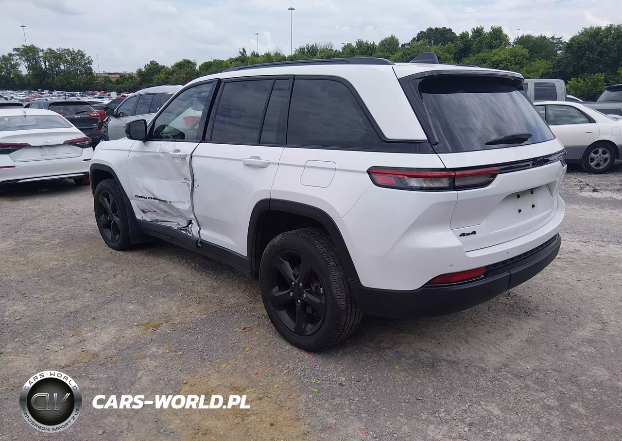 2023 Jeep Grand Cherokee Altitude 4X4 VIN:1C4RJHAG9PC522441 - 3