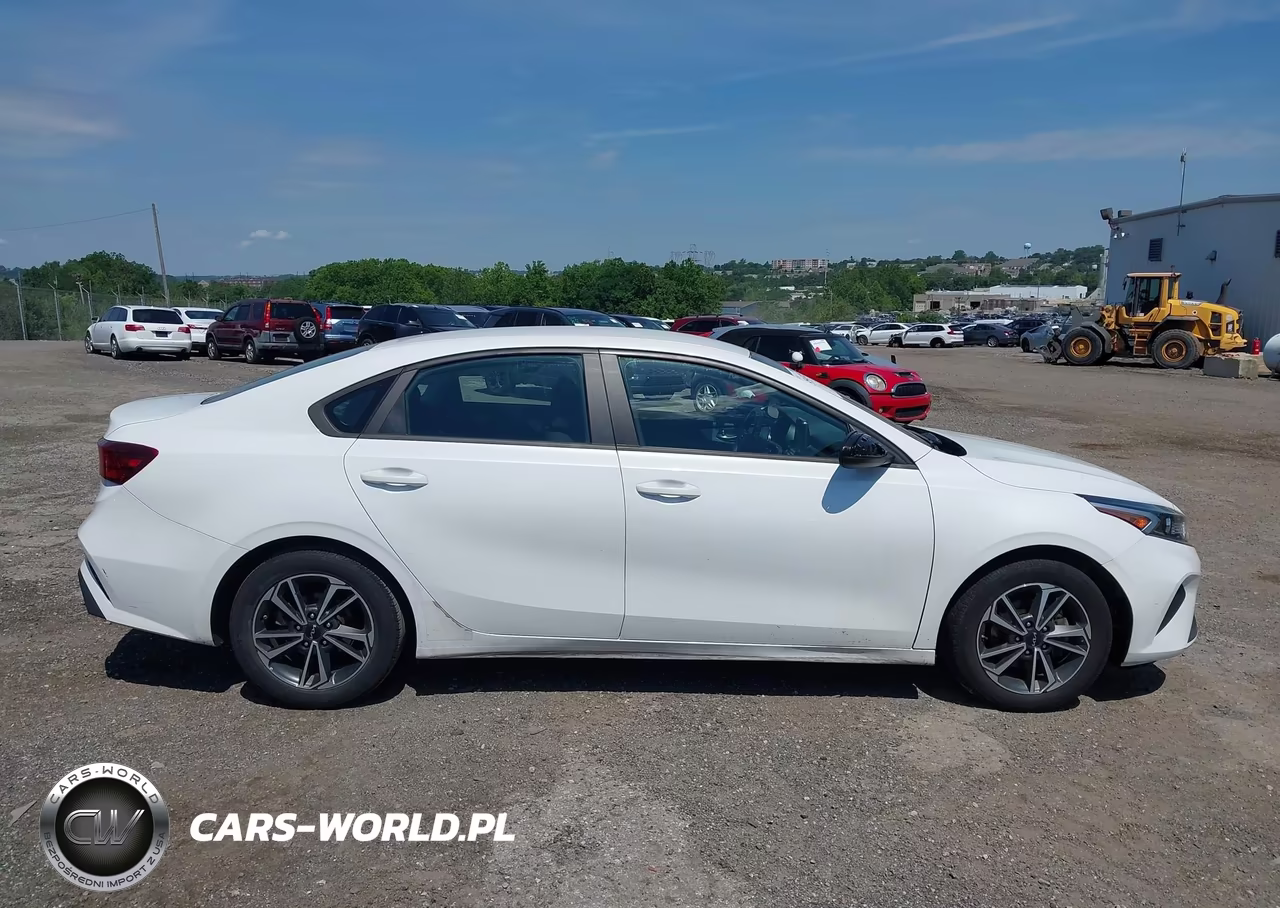 2022 Kia Forte Lxs VIN:3KPF24AD3NE423845 - 13