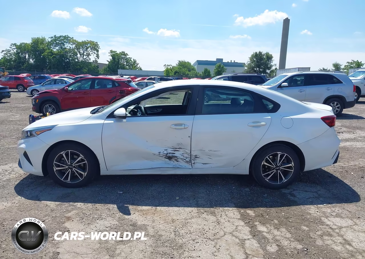 2022 Kia Forte Lxs VIN:3KPF24AD3NE423845 - 14