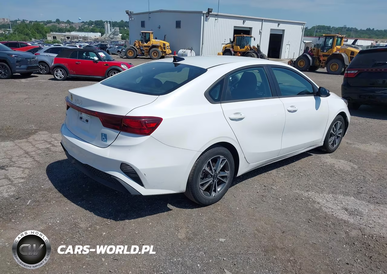 2022 Kia Forte Lxs VIN:3KPF24AD3NE423845 - 4