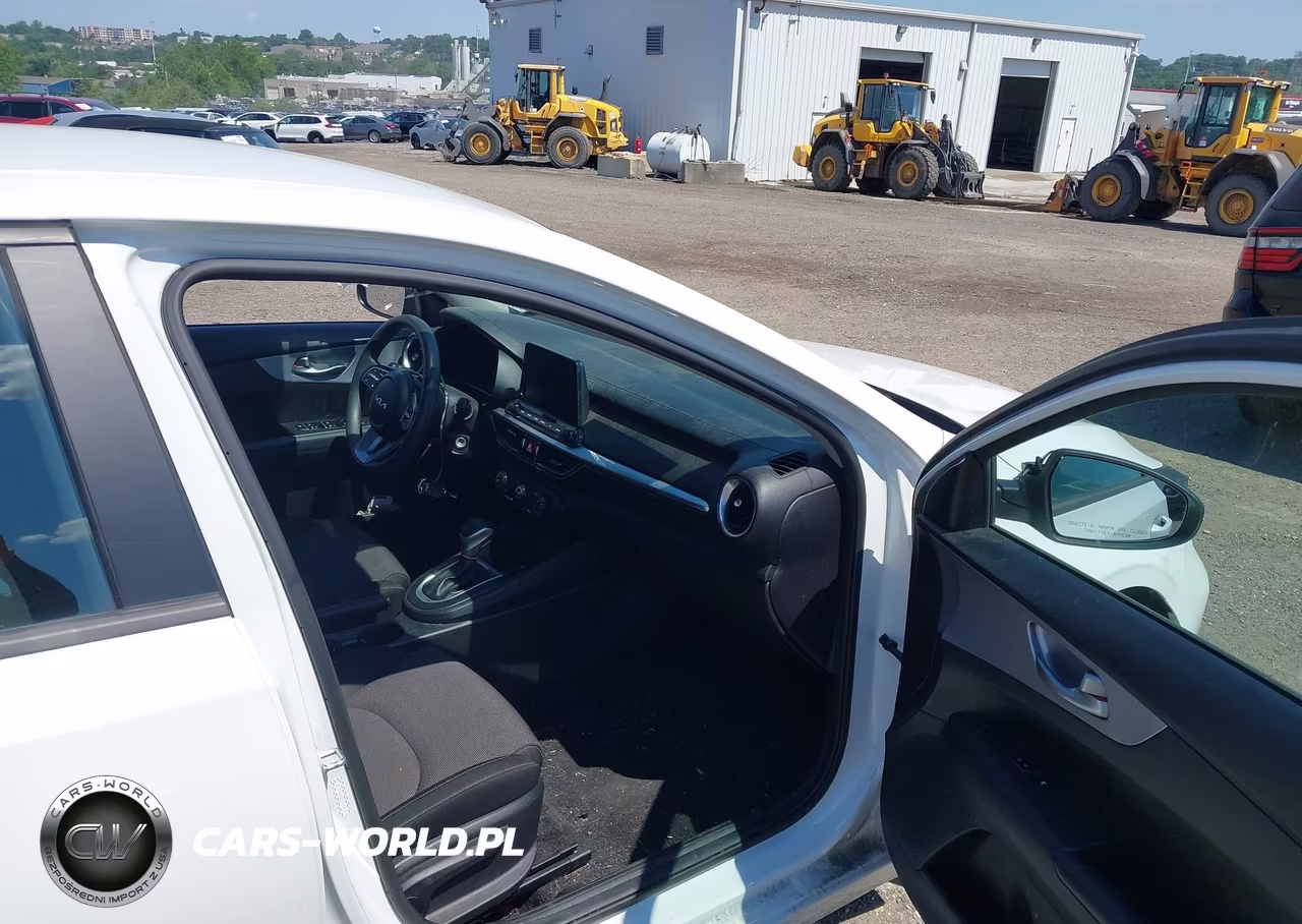 2022 Kia Forte Lxs VIN:3KPF24AD3NE423845 - 5