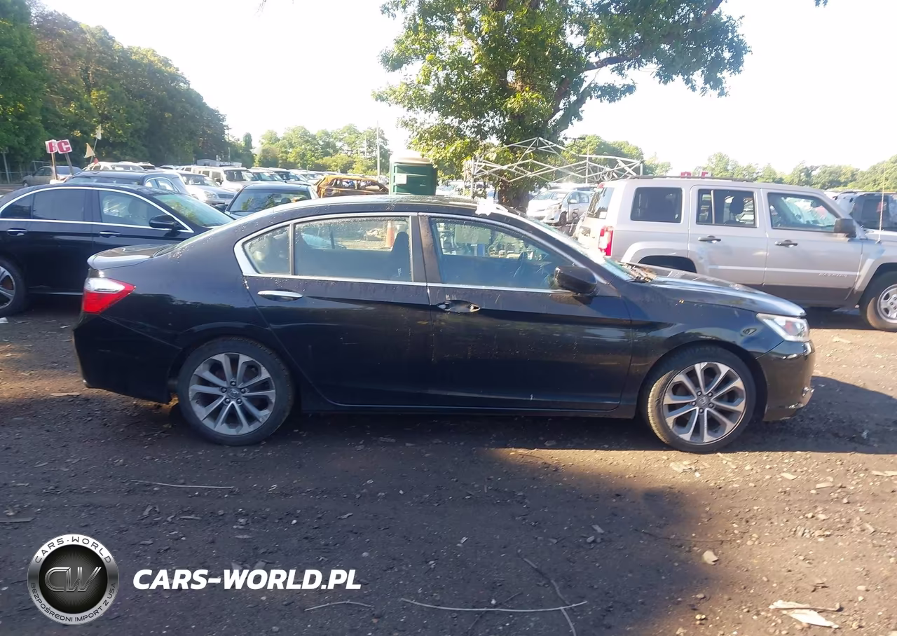 2015 Honda Accord Sport VIN:1HGCR2E59FA225900 - 13