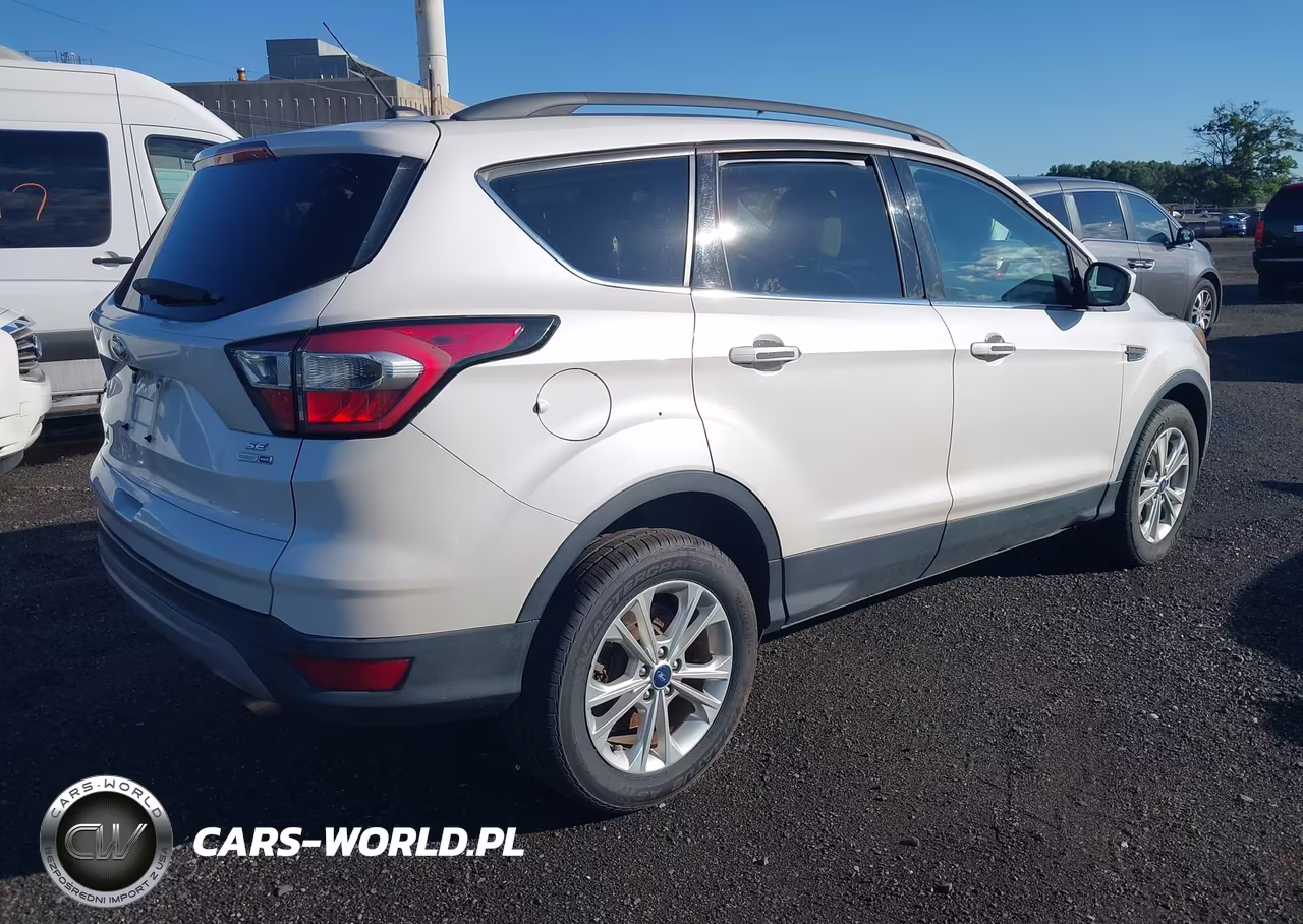 2017 Ford Escape Se VIN:1FMCU9GD8HUB95019 - 4