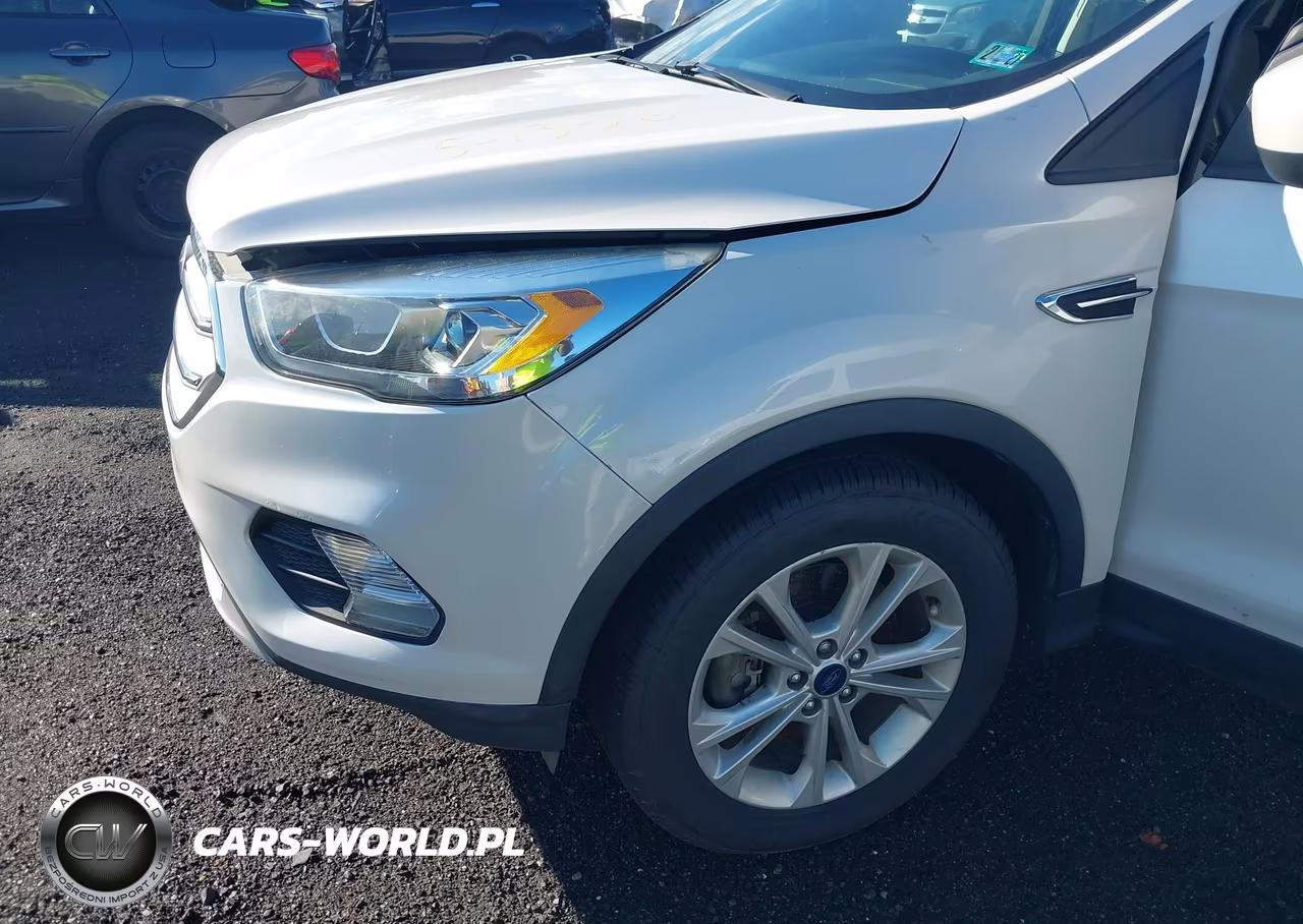 2017 Ford Escape Se VIN:1FMCU9GD8HUB95019 - 6