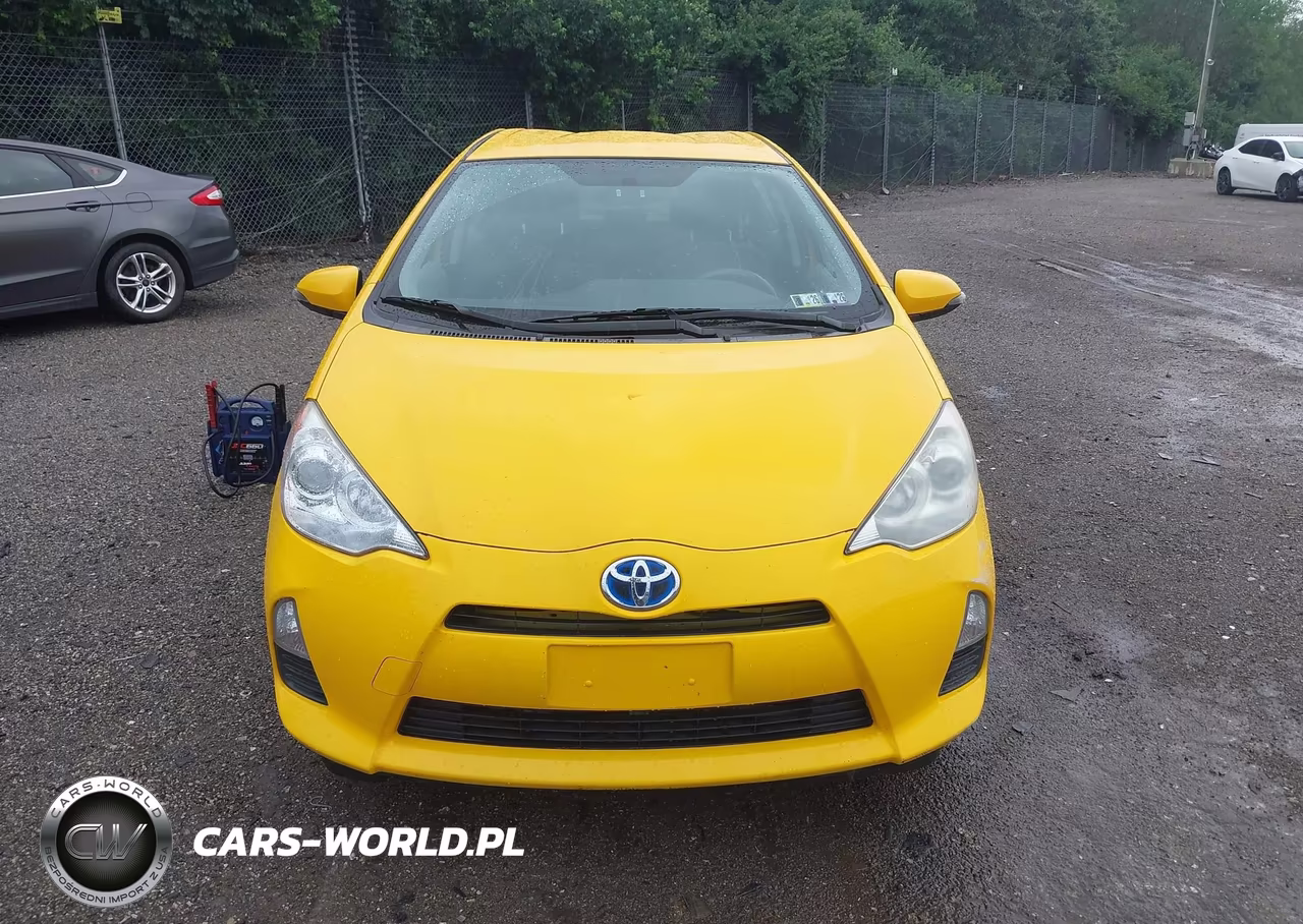 2014 Toyota Prius C Two VIN:JTDKDTB35E1062937 - 12