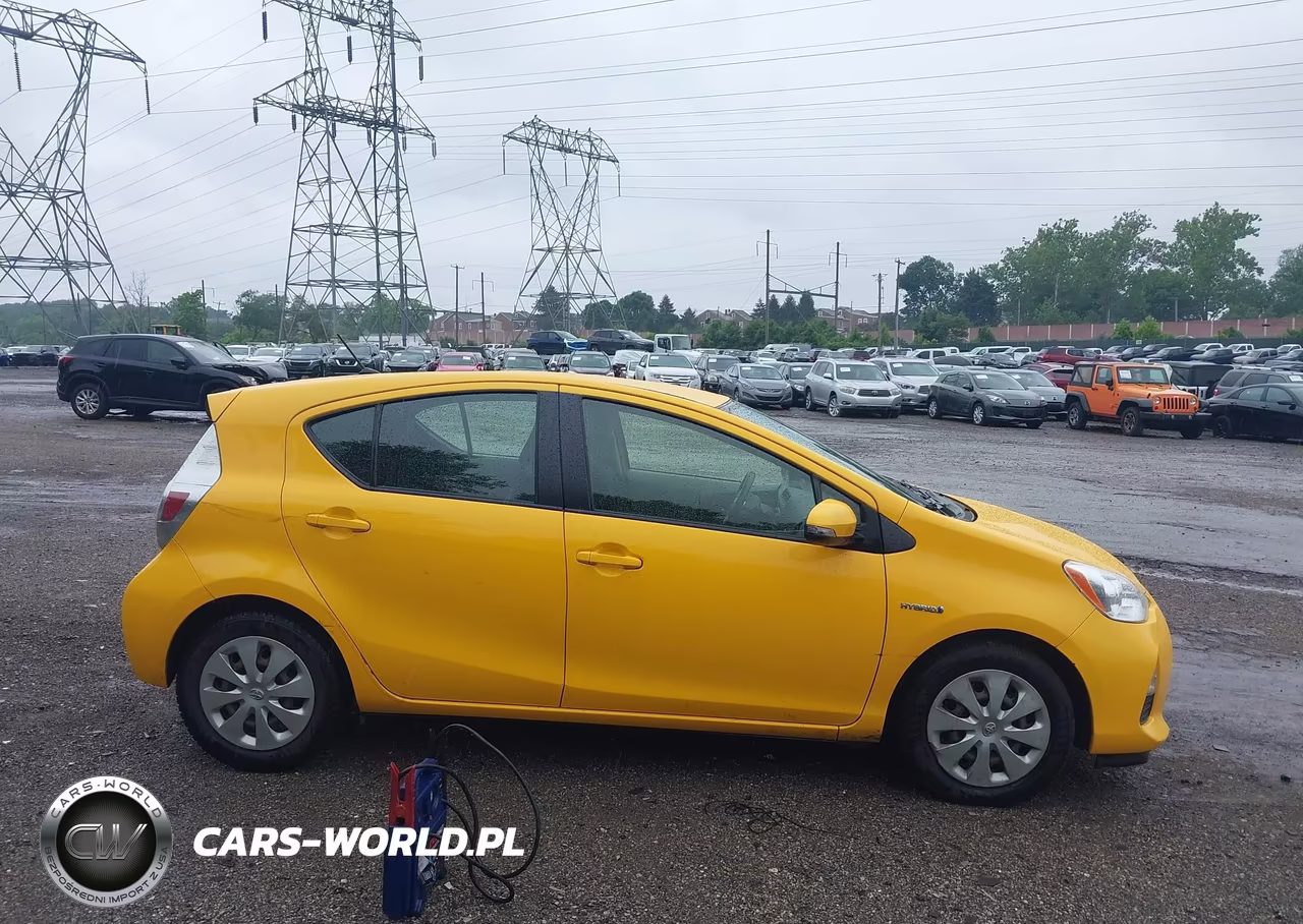 2014 Toyota Prius C Two VIN:JTDKDTB35E1062937 - 13