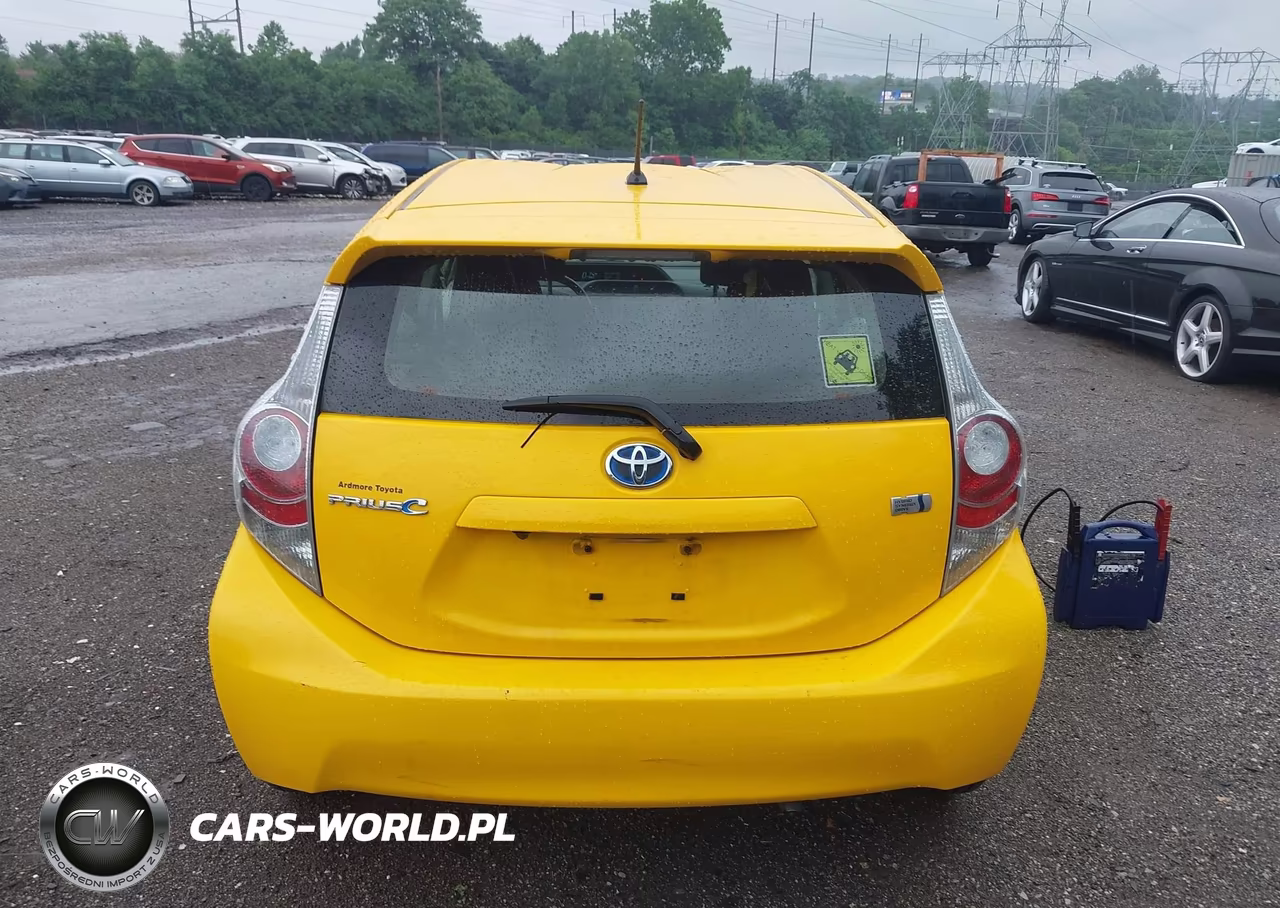 2014 Toyota Prius C Two VIN:JTDKDTB35E1062937 - 16