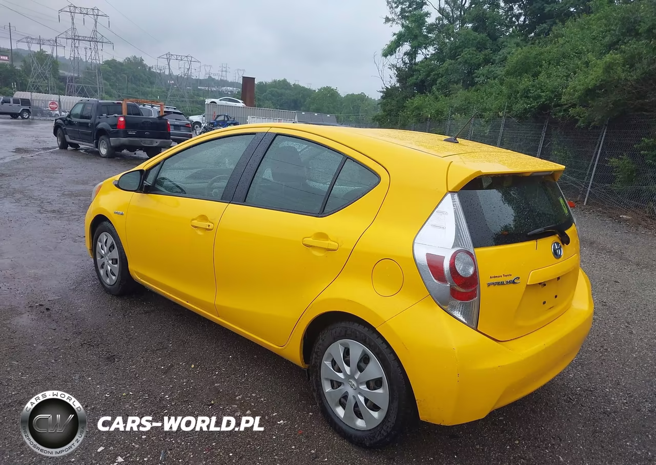 2014 Toyota Prius C Two VIN:JTDKDTB35E1062937 - 3