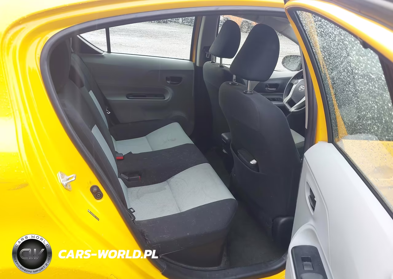 2014 Toyota Prius C Two VIN:JTDKDTB35E1062937 - 8