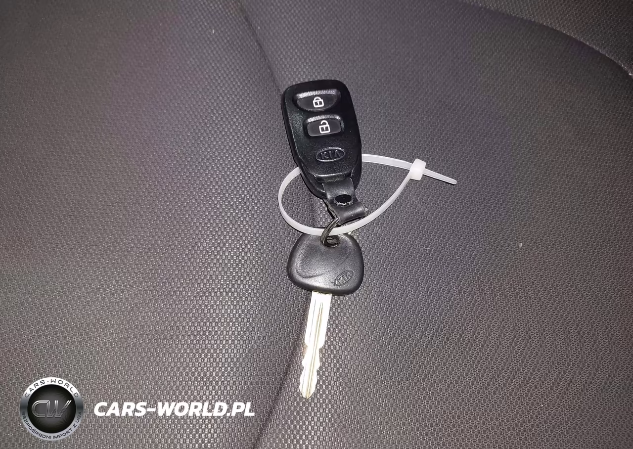 2010 Kia Soul + VIN:KNDJT2A2XA7108352 - 11