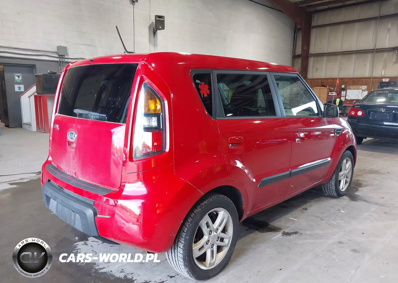 2010 Kia Soul + VIN:KNDJT2A2XA7108352 - 4