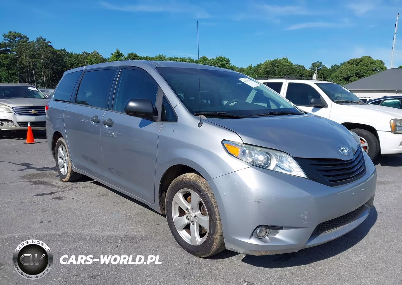 2012 Toyota Sienna Base 7 Passenger