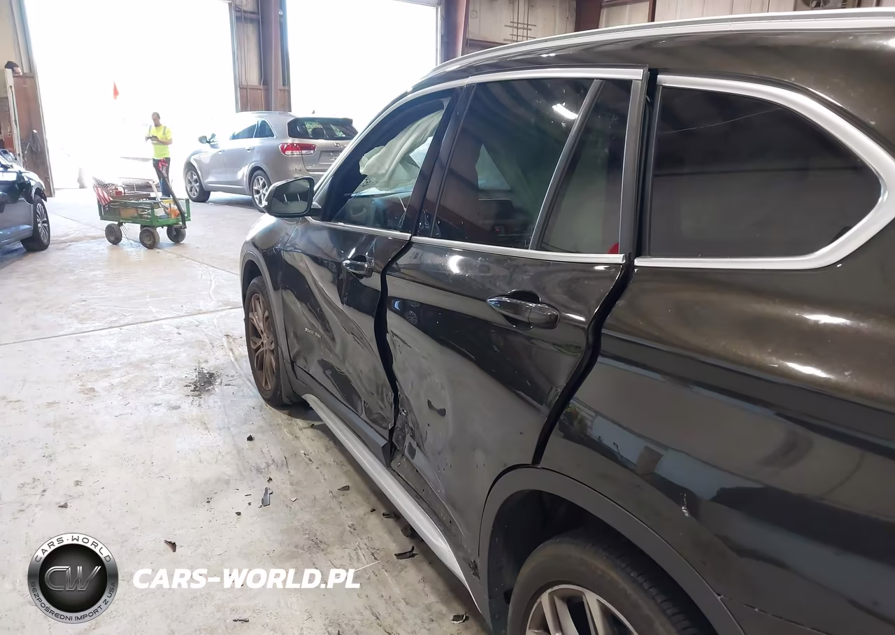 2017 BMW X1 xDrive28I VIN:WBXHT3C34H5F85641 - 17
