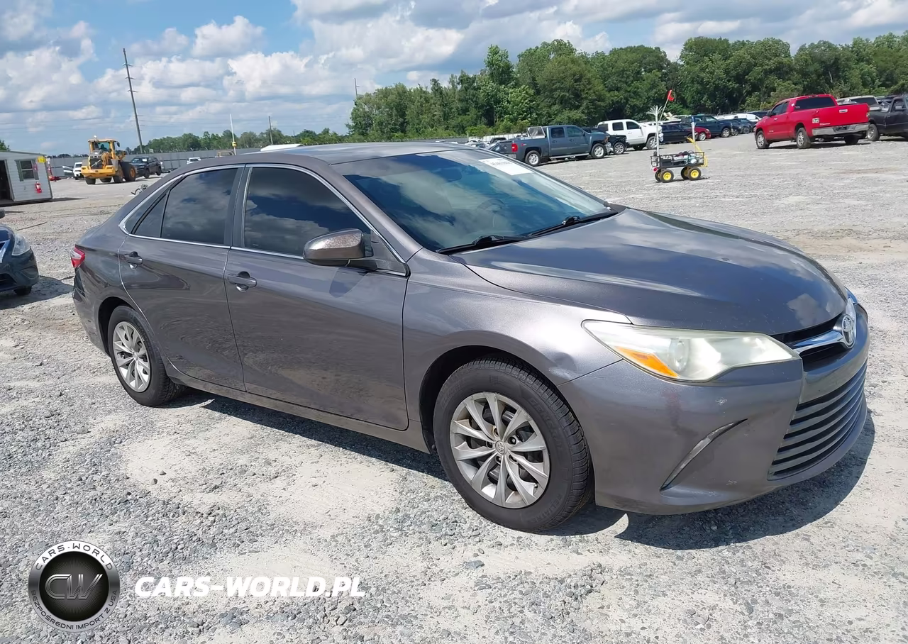 2016 Toyota Camry Le – zdjęcie 1 z 16