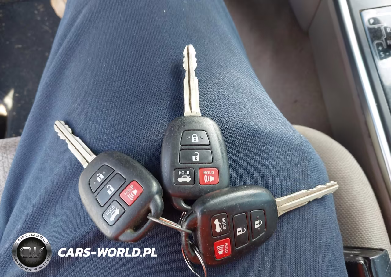 2016 Toyota Camry Le VIN:4T1BF1FK3GU265371 - 11